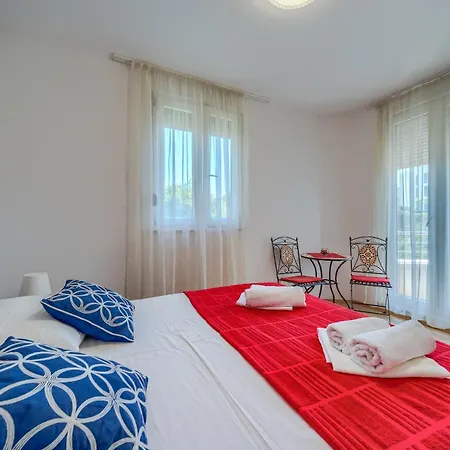 Comfortable Obad, 4 Min Walk To Znjan سبليت