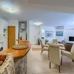 Daire Comfortable Obad, 4 Min Walk To Znjan *