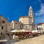 Comfortable Obad, 4 Min Walk To Znjan Daire