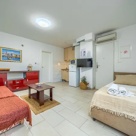 Comfortable Obad, 4 Min Walk To Znjan Апартаменти *