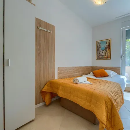 Comfortable Obad, 4 Min Walk To Znjan Апартаменти