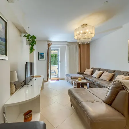 公寓 Comfortable Obad, 4 Min Walk To Znjan