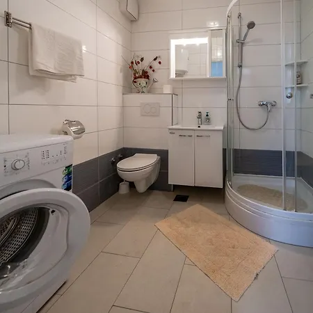 Comfortable Obad, 4 Min Walk To Znjan 公寓 *