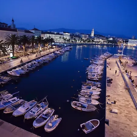 Апартаменти Comfortable Obad, 4 Min Walk To Znjan *