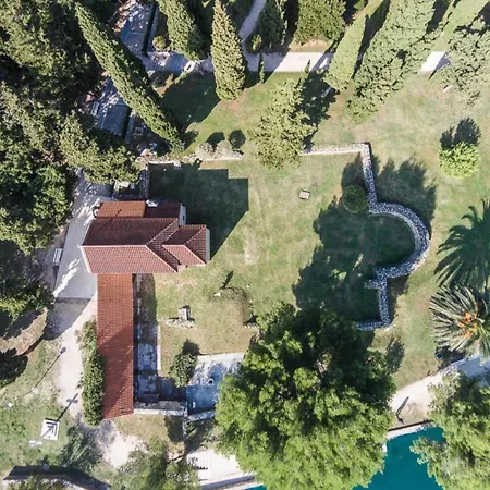 Comfortable Obad, 4 Min Walk To Znjan Апартаменти *