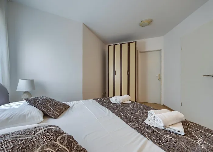 Comfortable Obad, 4 Min Walk To Znjan Apartment *