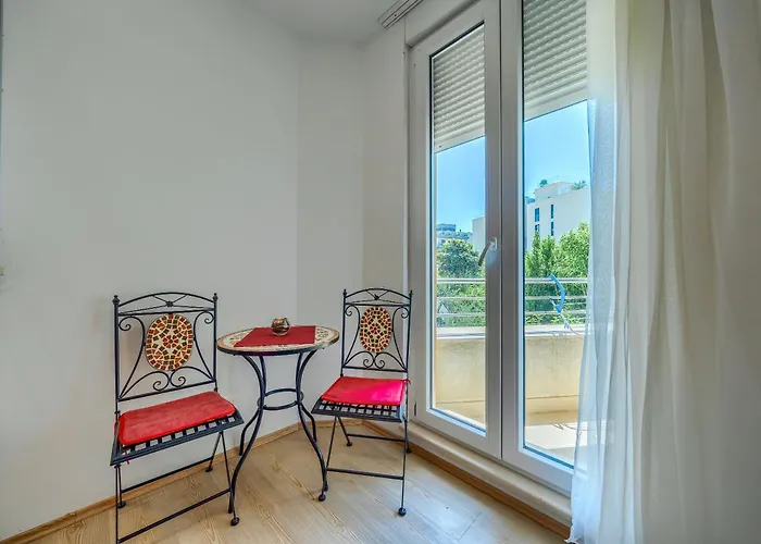 Comfortable Obad, 4 Min Walk To Znjan Apartment