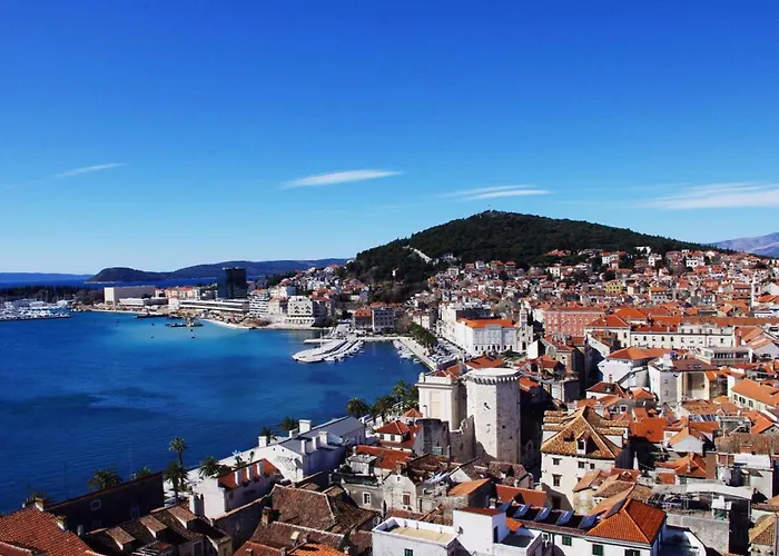 Comfortable Obad, 4 Min Walk To Znjan Apartment