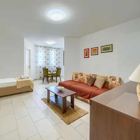 Apartment Comfortable Obad, 4 Min Walk To Znjan