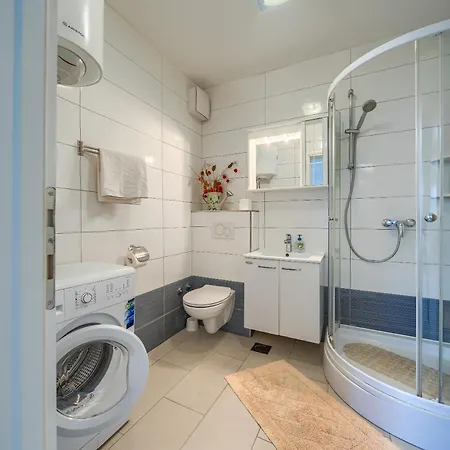 Apartment Comfortable Obad, 4 Min Walk To Znjan *